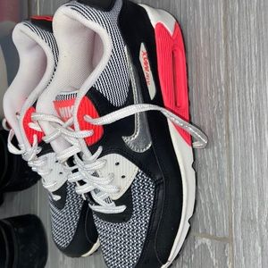 Girls Nike air maxs!